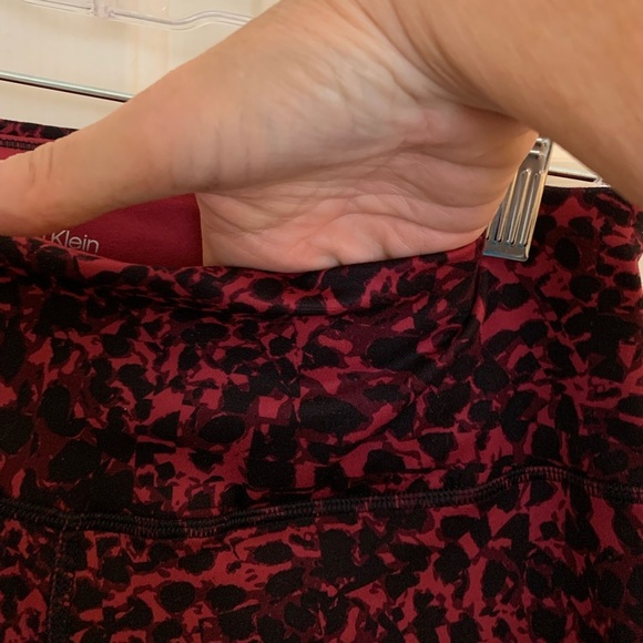 Calvin Klein Red Leopard leggings. Size L - Picture 6 of 7